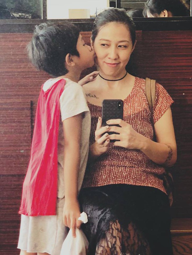 Thùy Trang - người vợ hơn 6 tuổi đang bảo vệ Phạm Anh Khoa trong bão scandal là ai?